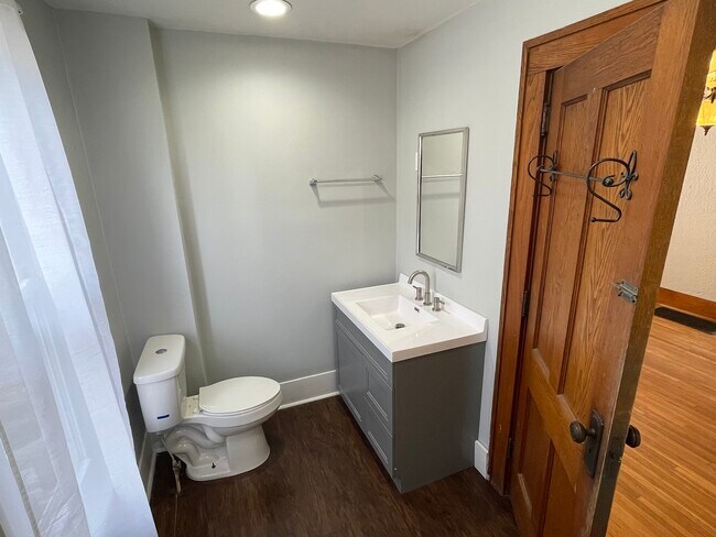 Building Photo - 10 S Preston St