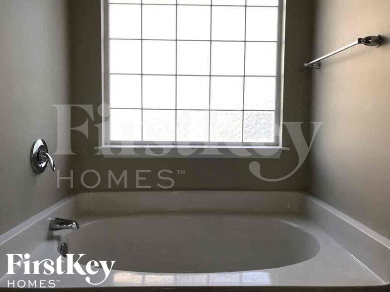 Building Photo - 3750 Wharton Dr