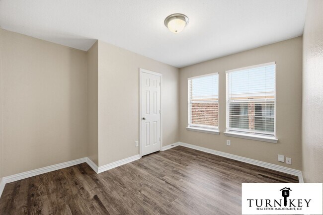 Building Photo - 3116-3118 S Cherry Ln