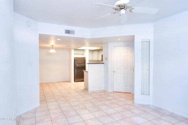 Building Photo - 10410 N Cave Creek Rd