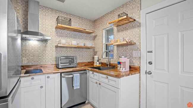 Building Photo - 209 Angelfish Ave.