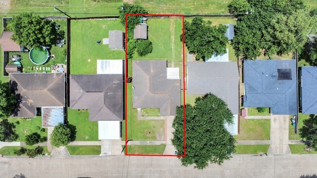 Building Photo - 1324 Bennett Dr