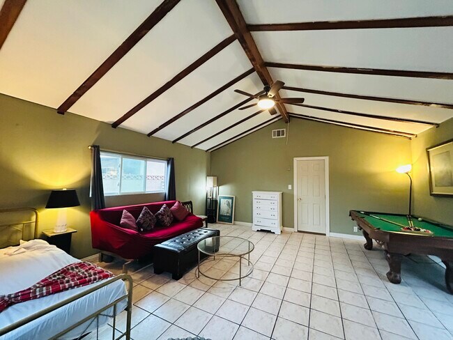 Building Photo - 8871 Belmont St