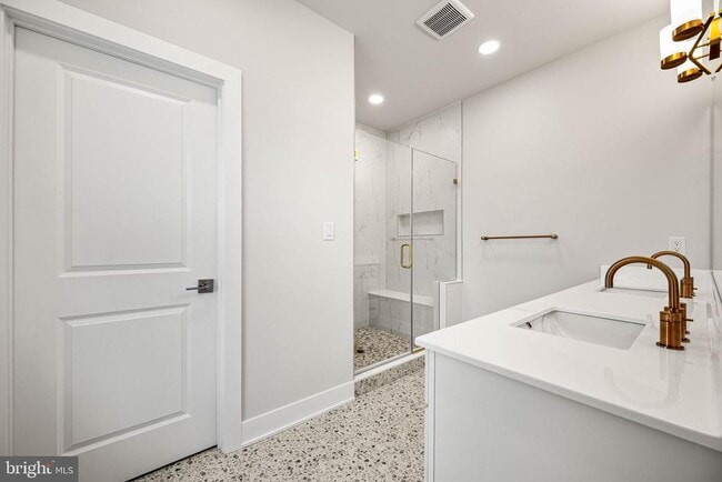 Building Photo - 104 Lizabetta Ln