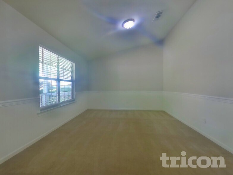 Building Photo - 2055 Towne Manor Dr NW