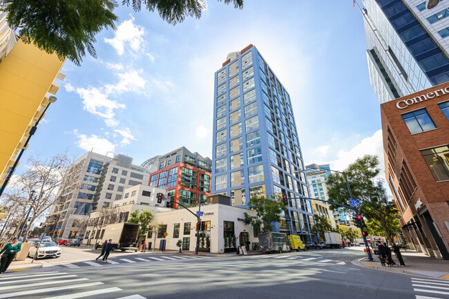 Building Photo - 321 10th Ave