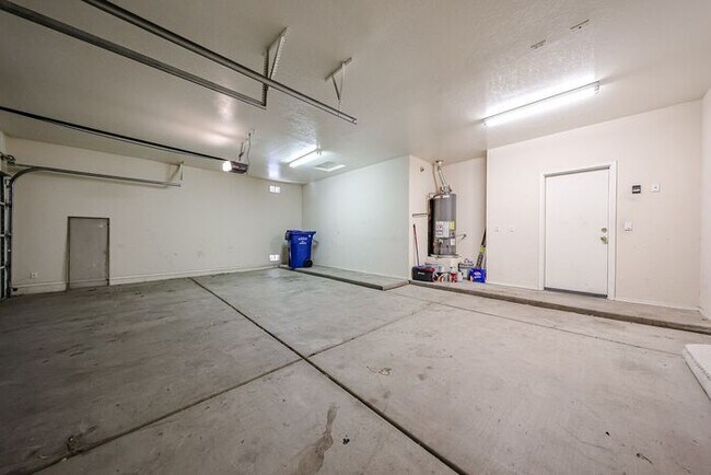 Building Photo - Charming 4BD, 2BA home in Chandler!