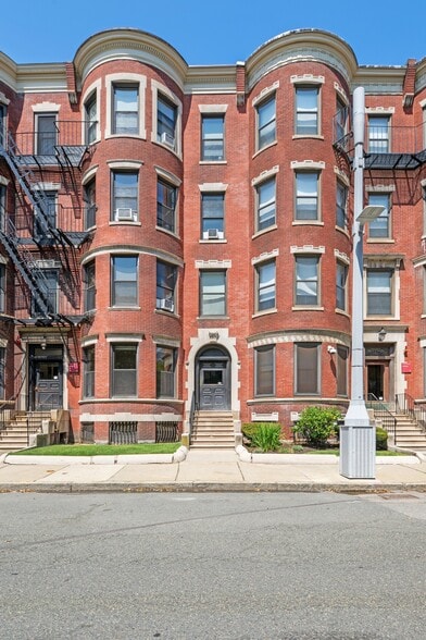 Building Photo - 9 Buswell St