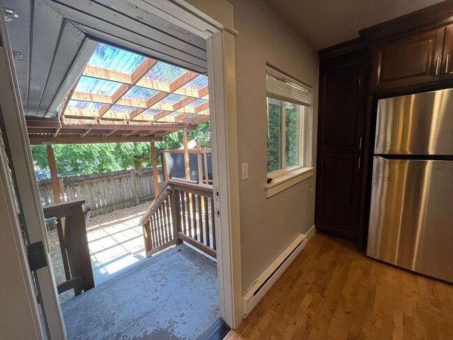 Building Photo - Fabulous NE Portland 2 bedroom 2 bathroom ...