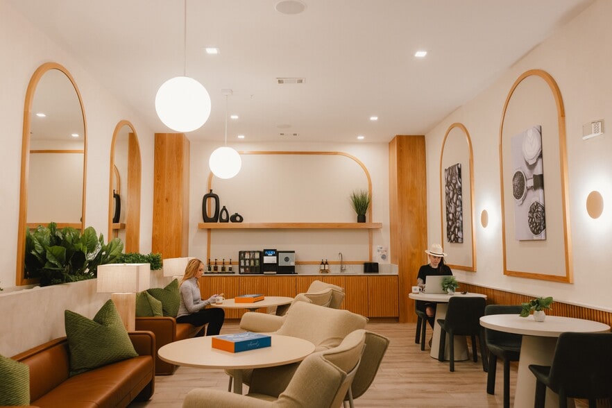 Primary Photo - Stacks on Main