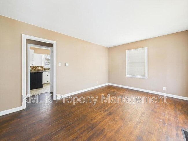 Building Photo - 871 Kennebec Ave