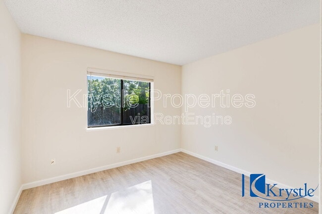 Building Photo - 343 Clydesdale Dr