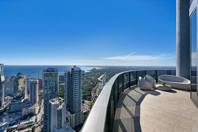 Building Photo - 1000 Brickell Plaza