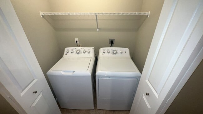 Building Photo - Stylish 3/3 Condo Minutes from FSU, FAMU &...