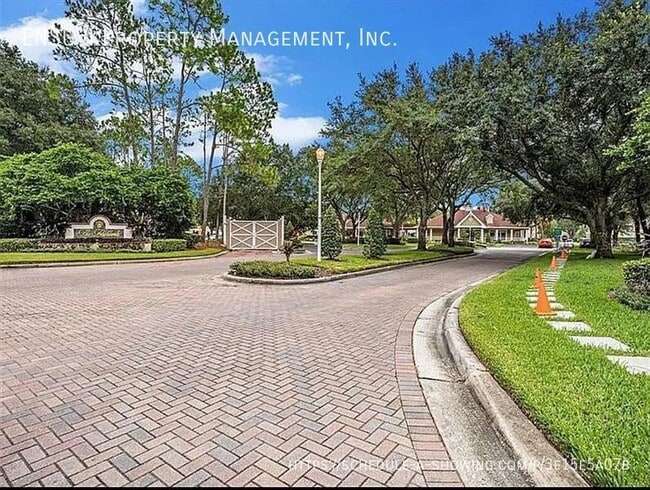 Building Photo - 9481 Highland Oak Dr