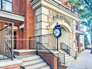 Building Photo - 2 Bedroom Condo at the Bristol on Broadway...
