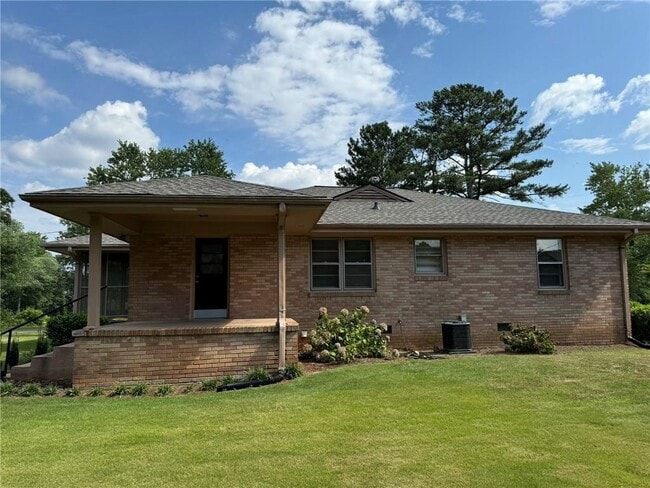 Building Photo - 5005 Lower Roswell Rd