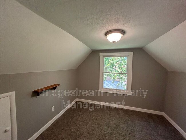 Building Photo - 209 Julia Ave