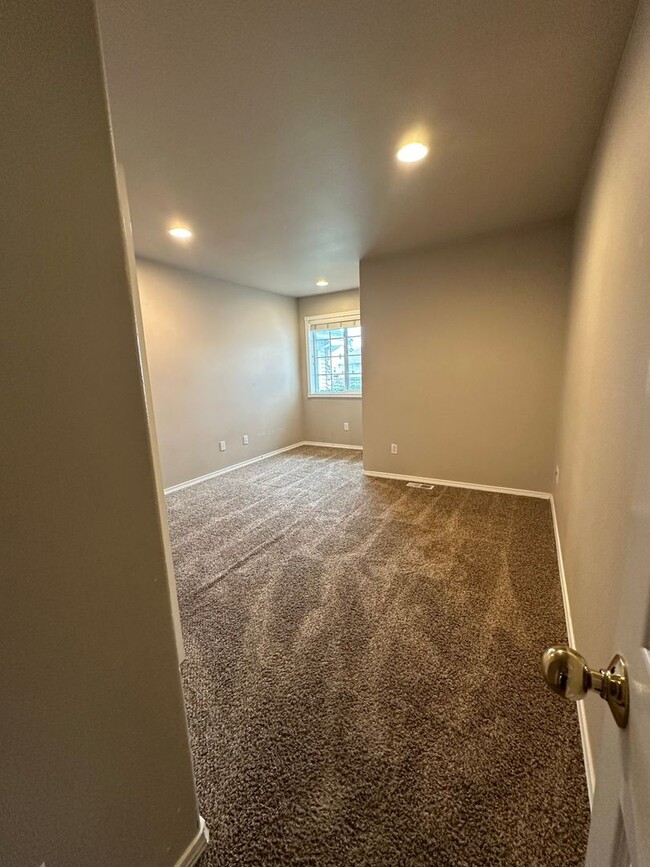 Building Photo - 2225 James Cir