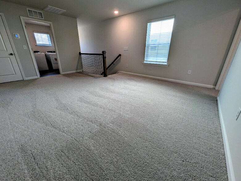 Building Photo - 684 Ben Ledi Ct