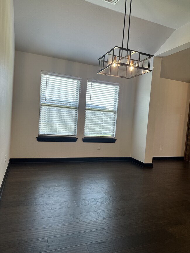Building Photo - 2229 Roca Dr