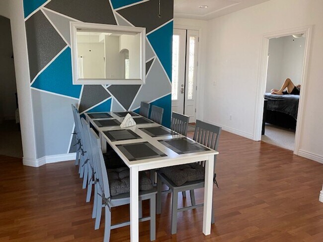 Building Photo - 3 BR + Bonus, Fully furnished, Includes Ut...