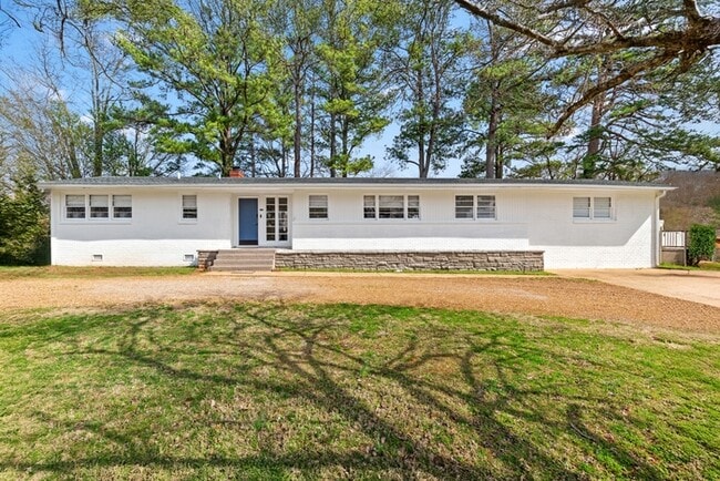 Building Photo - 4 Bed / 2 Bath House for Rent in Huntsville, AL 35802