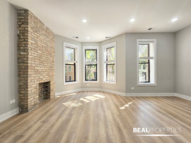 Building Photo - 438 W Belden Ave