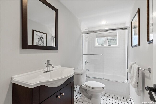 Building Photo - 131 Bayside Dr