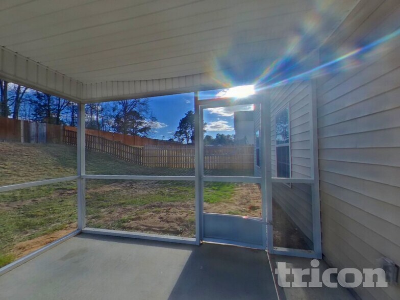 Building Photo - 1952 Lake Carolina Dr