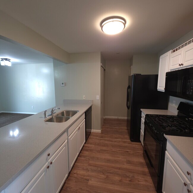 Building Photo - Jannat 6068 George’s