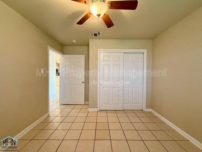 Building Photo - 5603 Lakebend W Dr