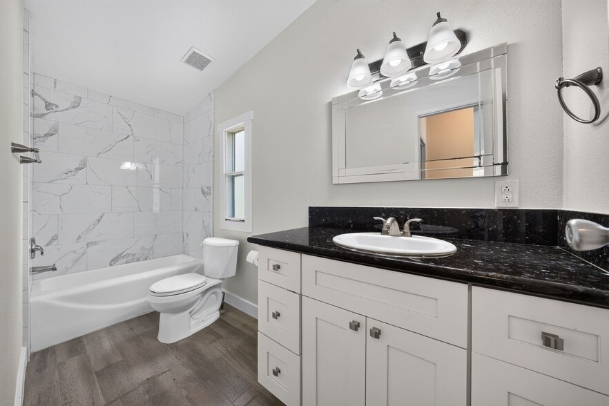 Building Photo - 9303 Redfish Dr