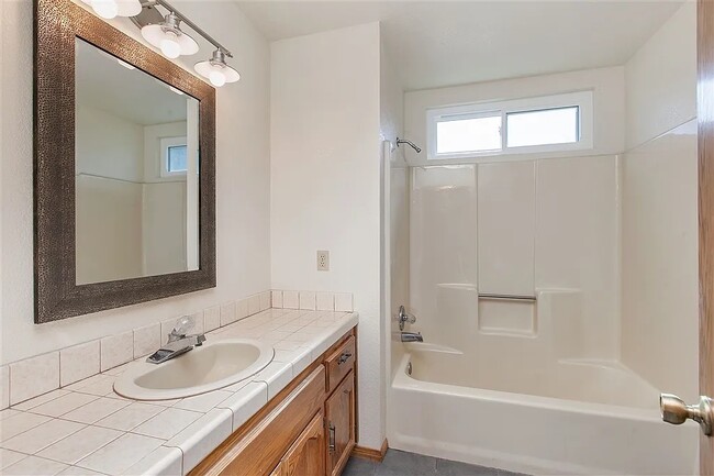 Building Photo - 1055 Corwin Pl