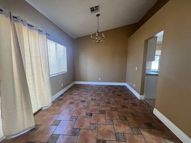Building Photo - West Lancaster Home