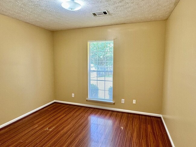 Building Photo - Modern 3-Bedroom Beauty in East Montgomery