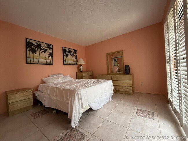 Building Photo - 9403 S Ocean Dr