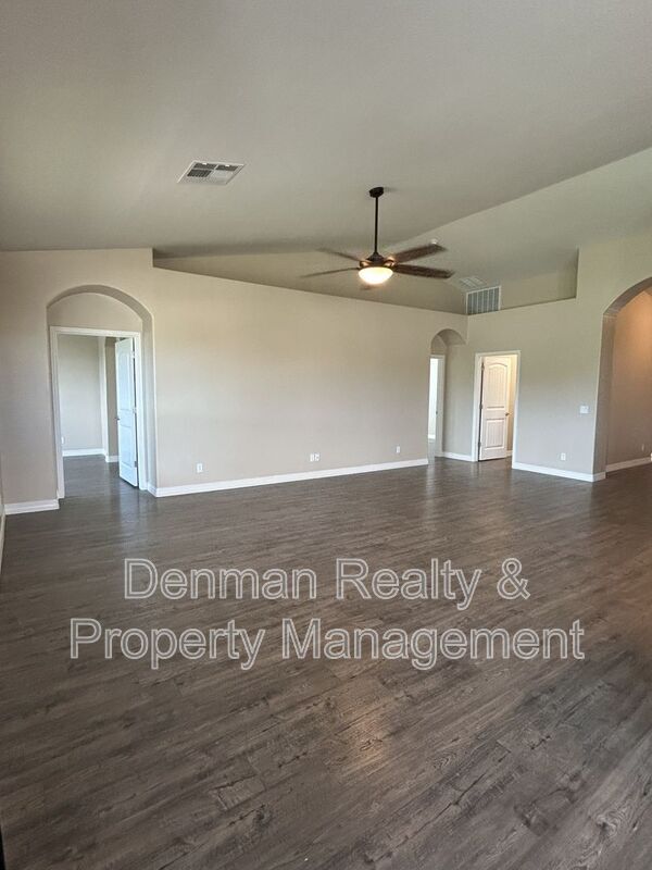Building Photo - 4843 S Brice