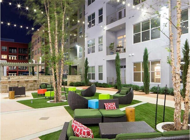 Building Photo - 1902 1/2 Simond Ave