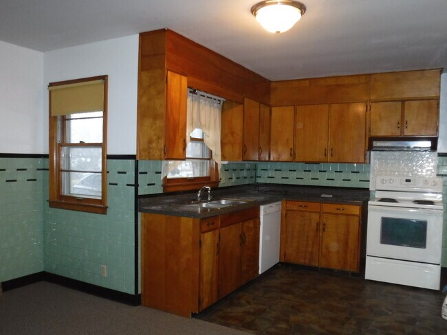 Building Photo - 906 Cook Rd