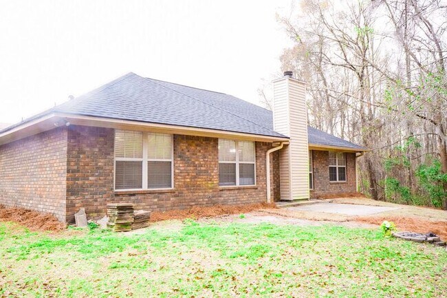 Building Photo - 438 Edgewater Dr
