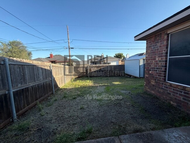 Building Photo - 1004 Pikes Peak Dr