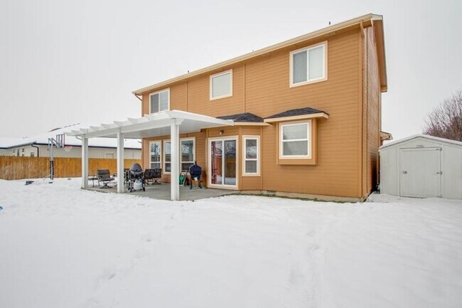 Building Photo - Cute 4 Bed 2.5 Bath home!