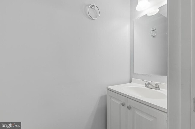 Building Photo - 811 Mildred Ave