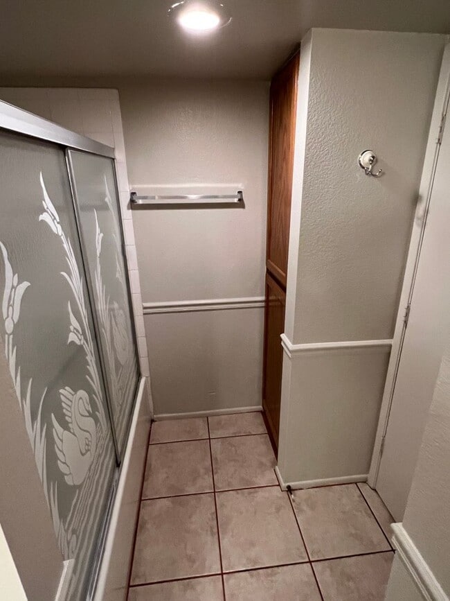 Building Photo - Chandler Townhouse 2 Bed & 1.5 Bath - 2 Story w/New Carpeting Full Size Washer/Dryer