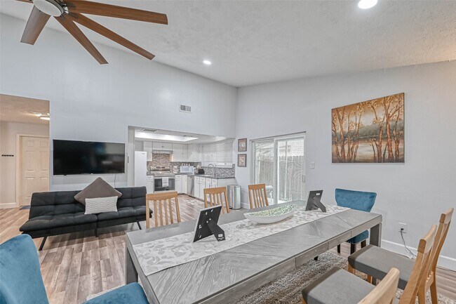 Building Photo - 11618 Corona Ln