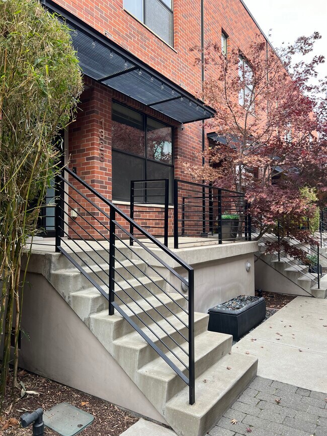 Building Photo - 1326 E Sutter Walk