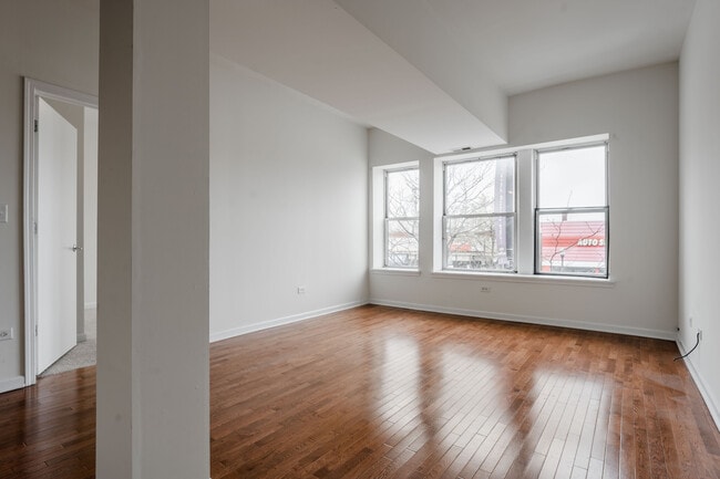 Building Photo - 4217 W Irving Park Rd