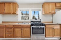 Building Photo - 1-Bed 1-Bath Unit Available Now in St. Paul!