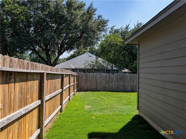 Building Photo - 1227 FM306